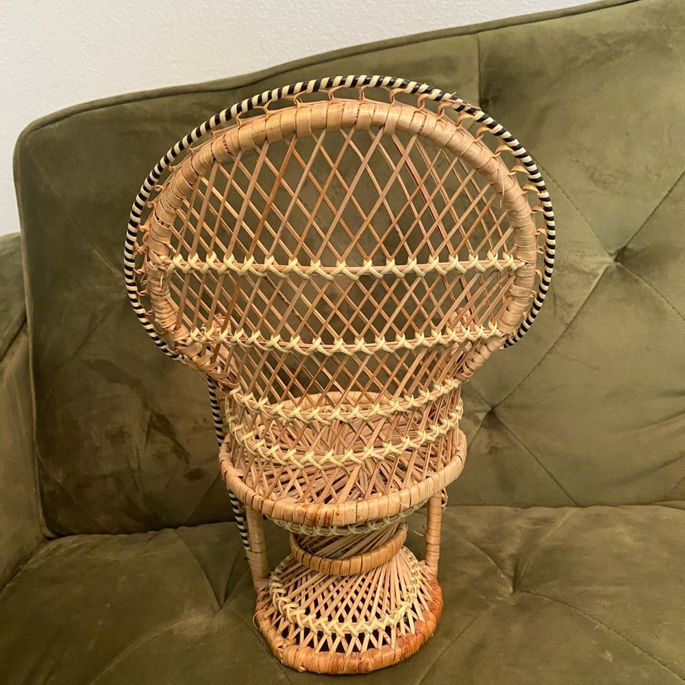 Vintage Wicker Peacock Chair - Natural and Black - Picture 3 of 4